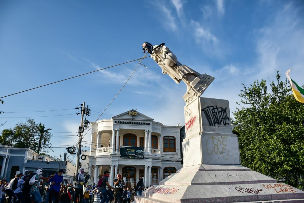 Caída Monumento Cristóbal Colon