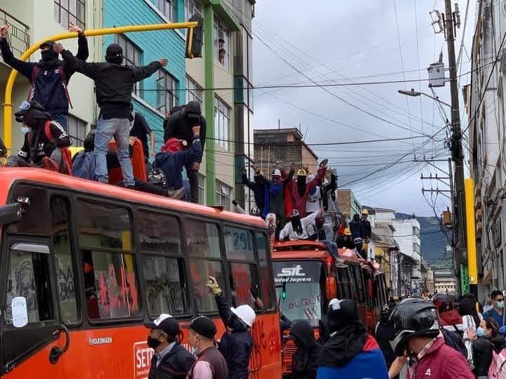 Manifestación y toma de buses